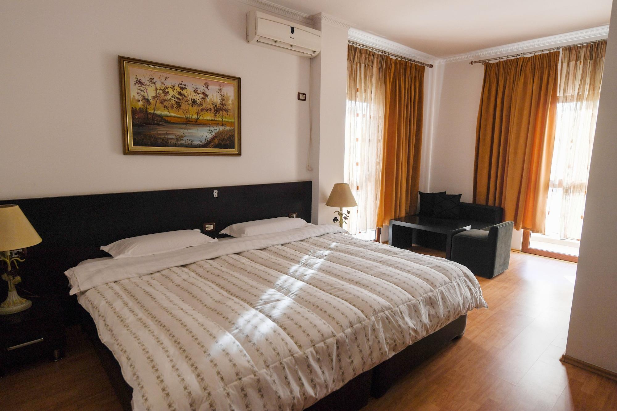 Hotel Ferrari Tirane Exterior photo