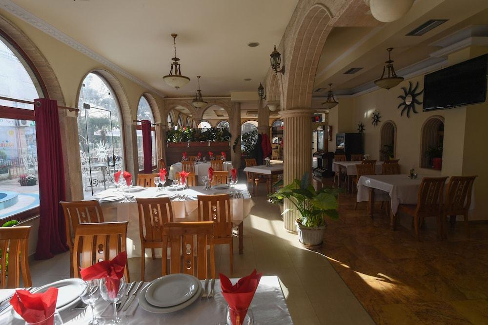 Hotel Ferrari Tirane Exterior photo